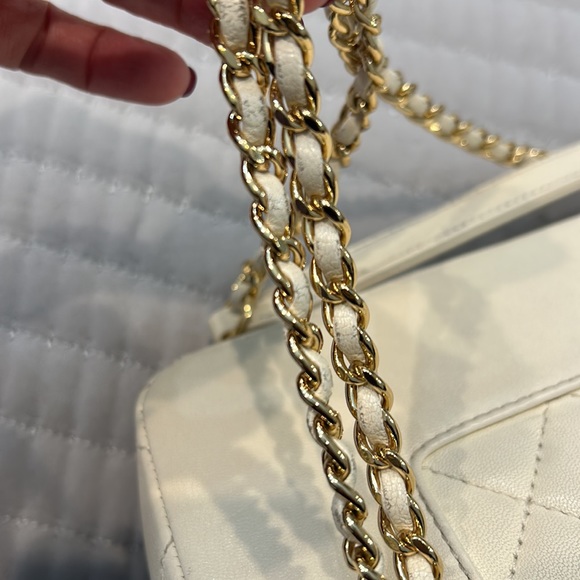 CHANEL
Sheepskin Quilted Medium Vintage Mademoiselle Flap bag - Picture 10 of 12